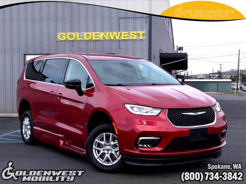 Used 2024 Chrysler Pacifica